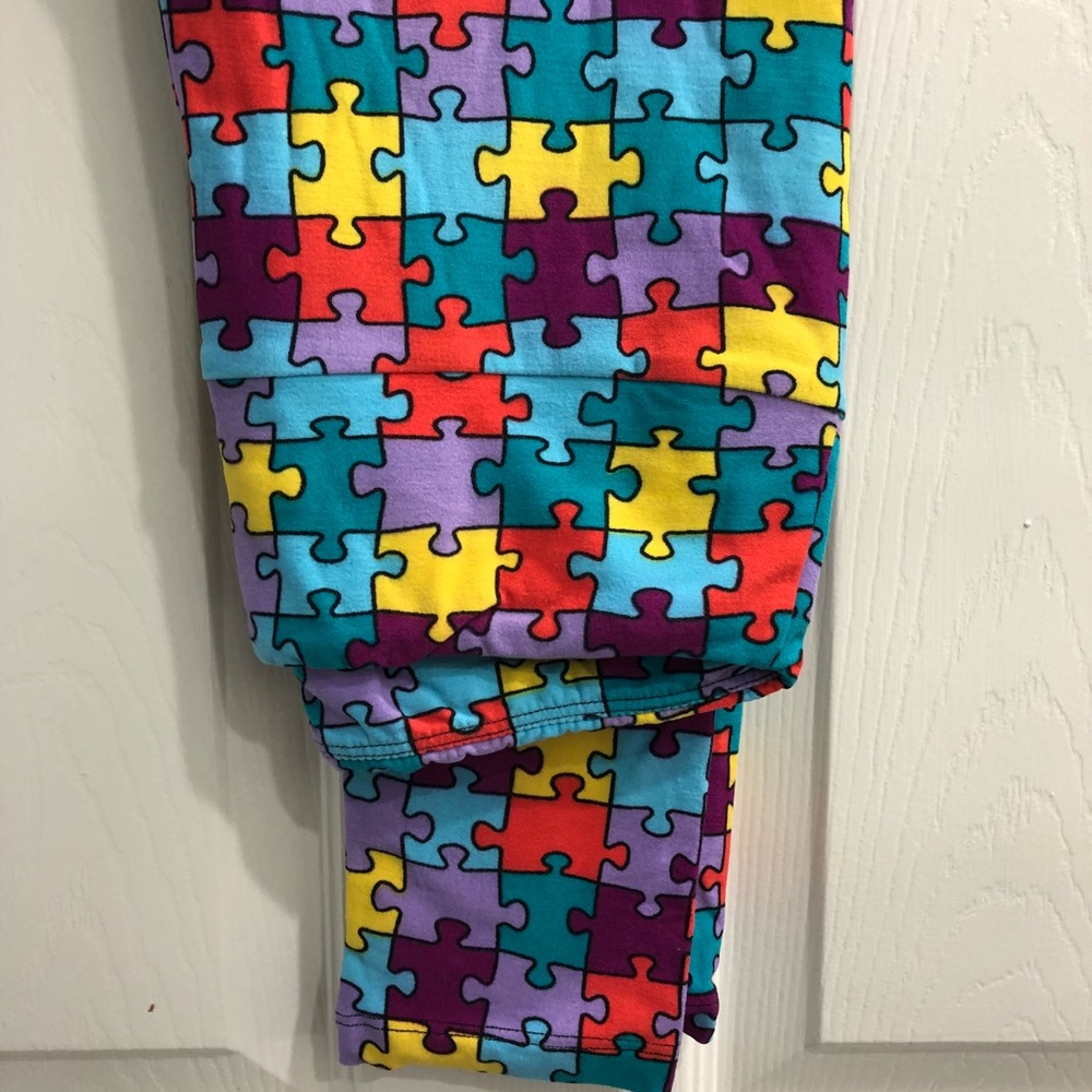 Puzzle pieces leggings (NWOT or EUC)